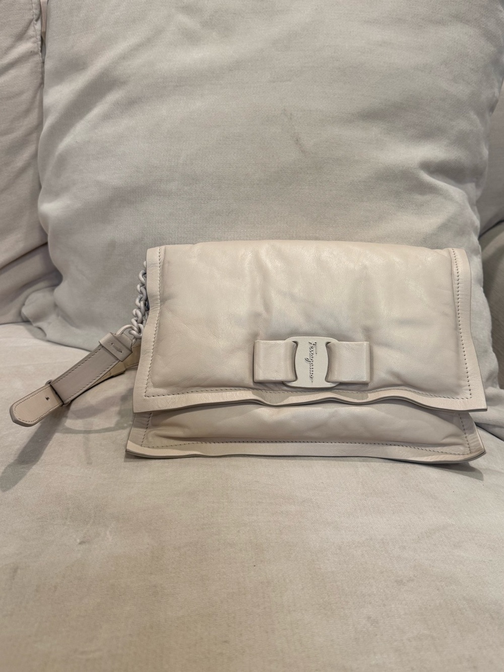 Salvatore Ferragamo Cream Leather Vara Bow Wristlet Clutch
